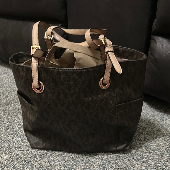 Michael Kors Black and Tan Tote Bag with Textured Finish - Picture 2 of 3